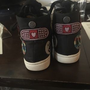 Girls Steve madden gym shoes